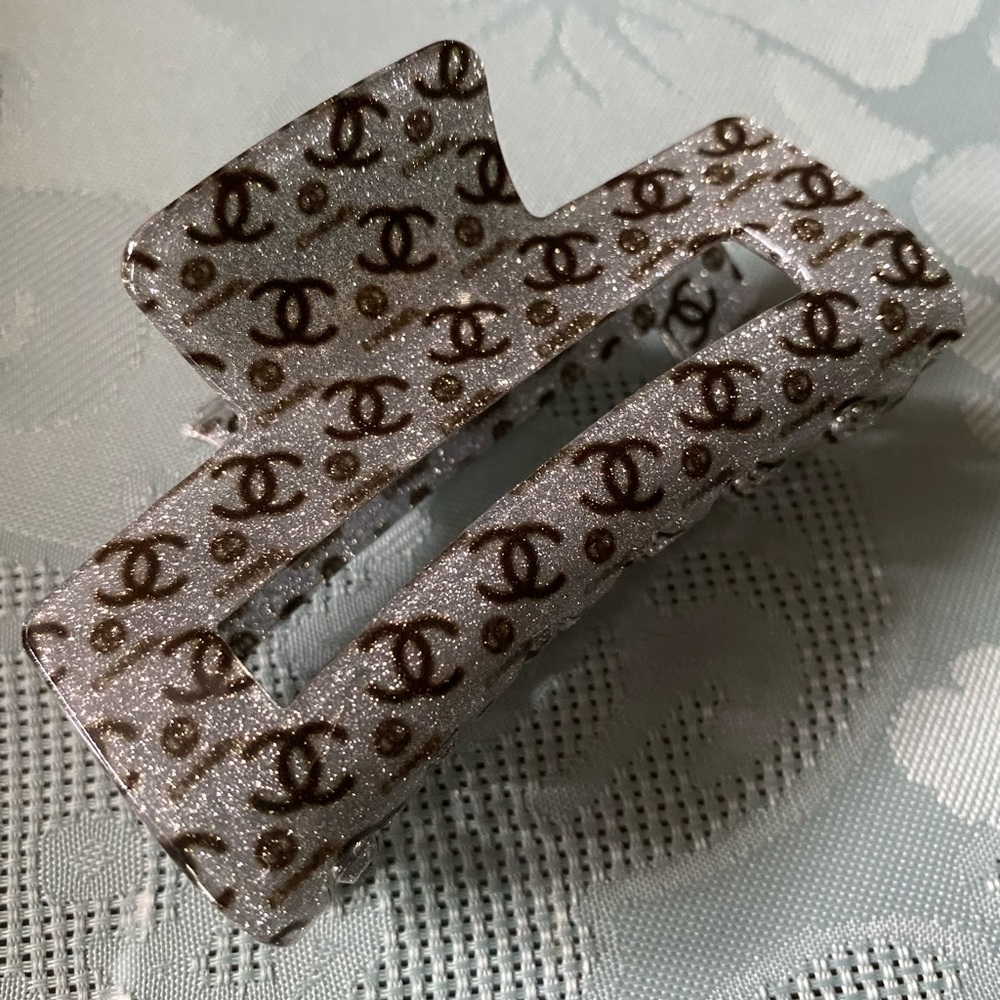 Hair clip with CHANEL logo